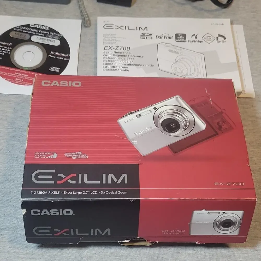 Casio Exilim EX-Z700 7.2MP Digital Camera Tested Works w/ Box Lots Accessories